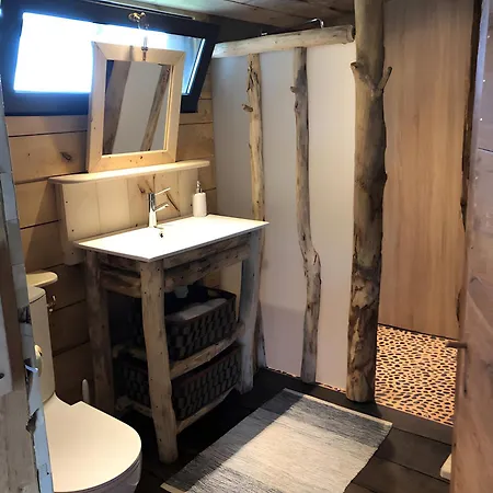 Au Bord D'un Etang Brissac-Quince